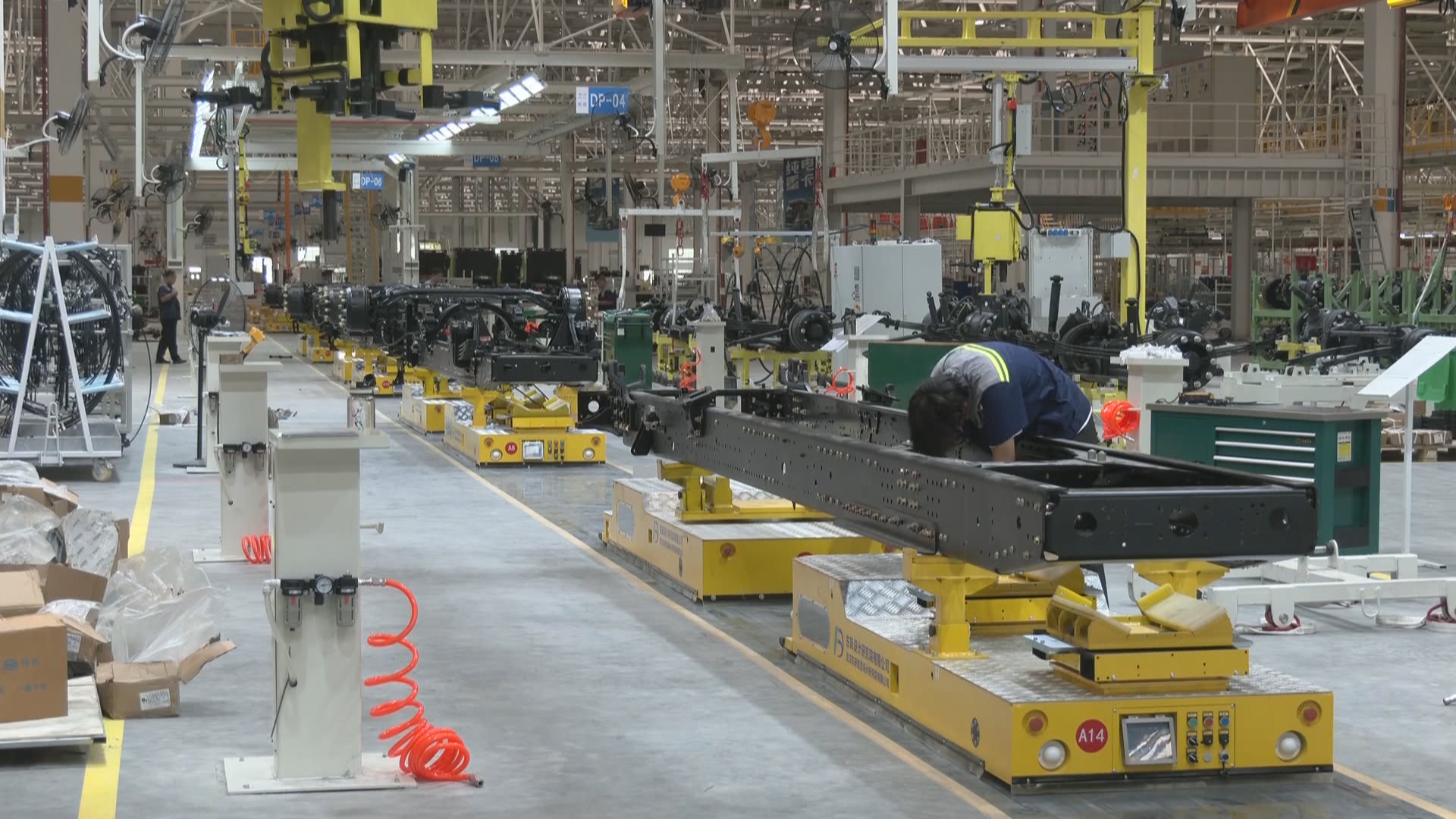 贵州新闻联播丨【殷殷嘱托润黔山·感恩奋进一年间】产业出卷 科技答题 贵州厚积科技创新之力