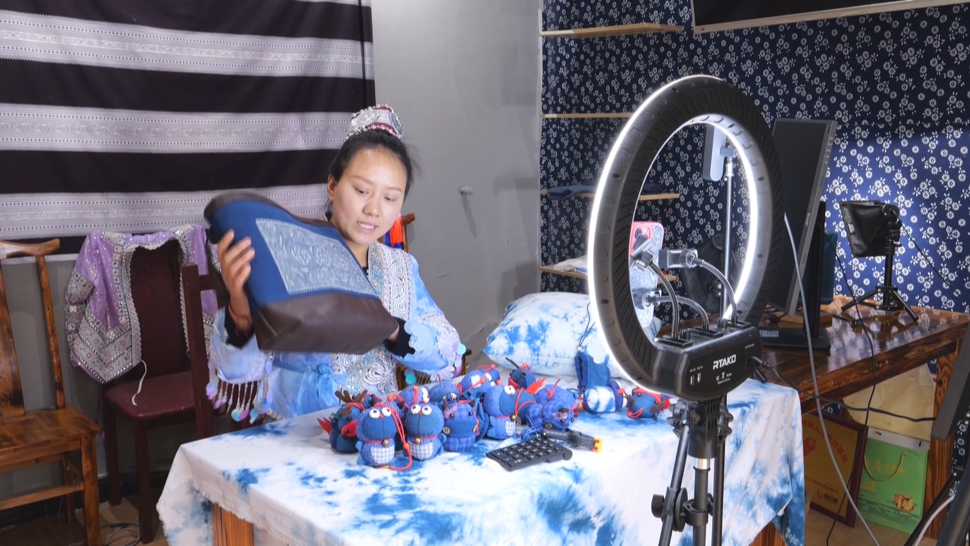 贵州新闻联播丨【殷殷嘱托润黔山•总书记和我面对面】杨文丽：一针一线绣出锦绣新生活