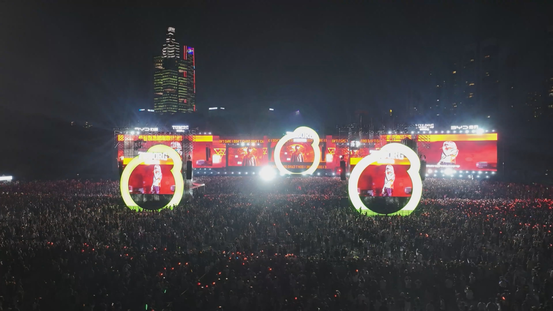 贵州新闻联播丨【促文旅体融合•乐享旅居生活——第二十届贵州旅游产业发展大会】演唱会场均观演人次达2.4万 产出近2000万元 贵州演艺经济洽谈会释放全链条利好