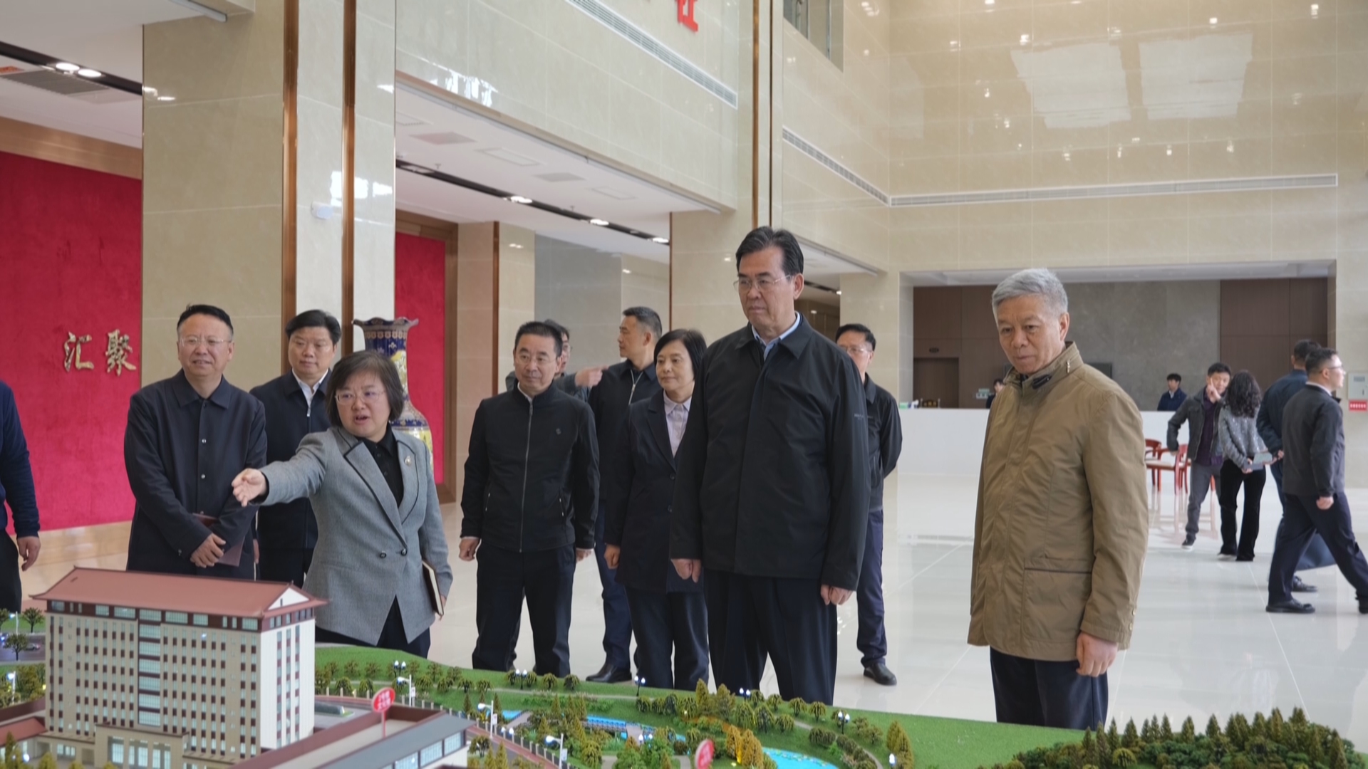 贵州新闻联播丨李炳军在省社会主义学院调研时强调 牢牢把握政治定位 推进文化传承发展 为贵州高质量发展凝聚人心汇聚力量