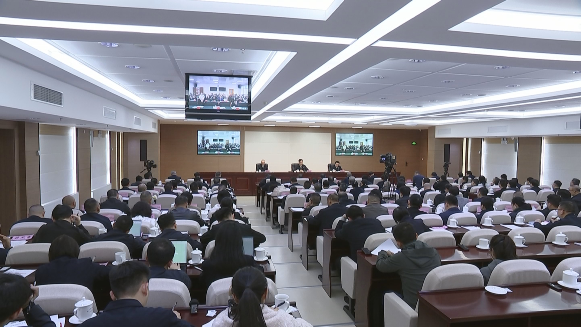 贵州新闻联播丨李炳军在全省旅居产业发展推进会上强调 突出特色优势大力发展旅居产业 打造“多彩贵州”文旅新品牌 培育高质量发展新动能