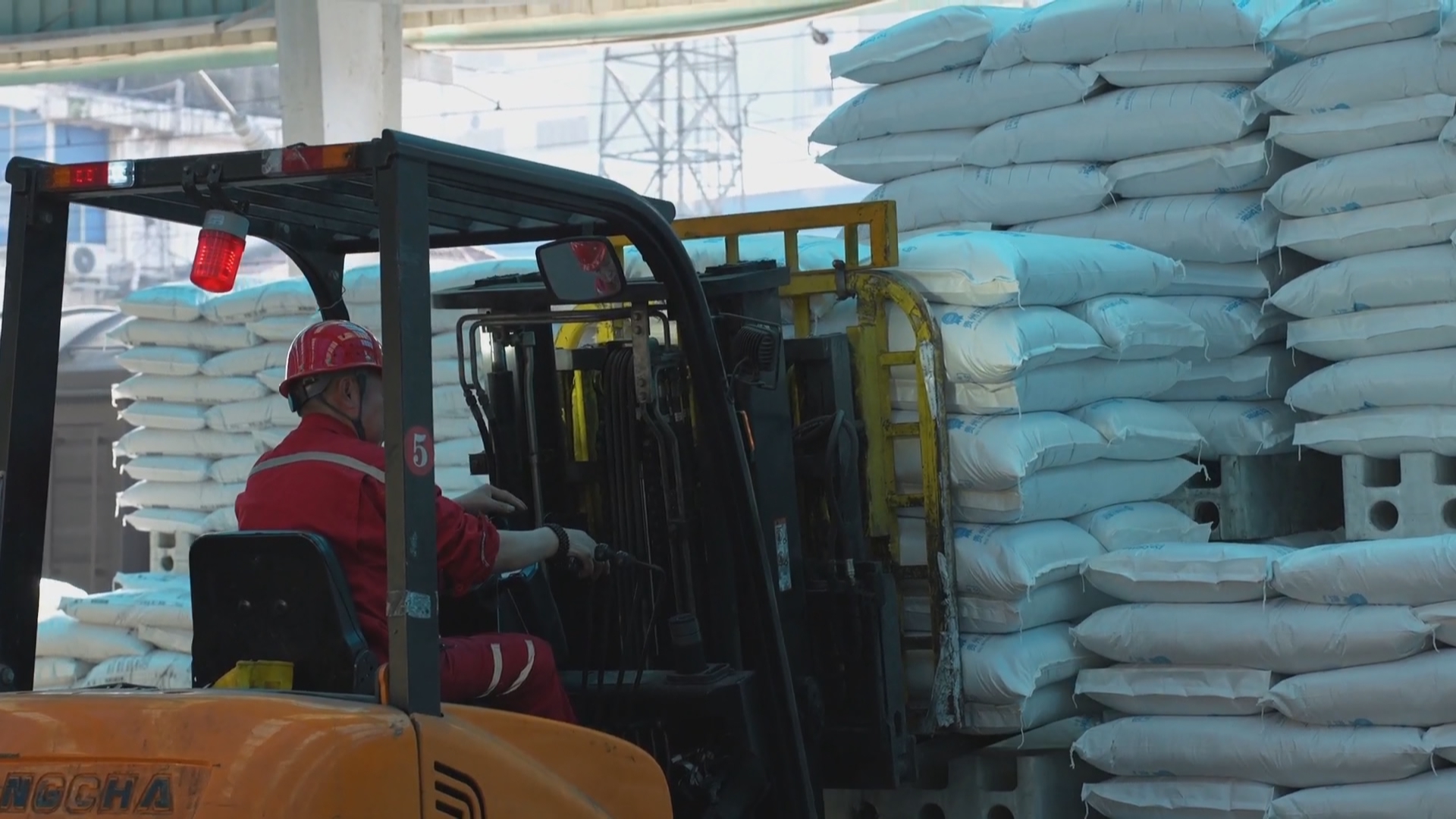 贵州新闻联播丨仓库前移直送田间 数智化生产保质稳价 190万吨贵州化肥助力全国春耕