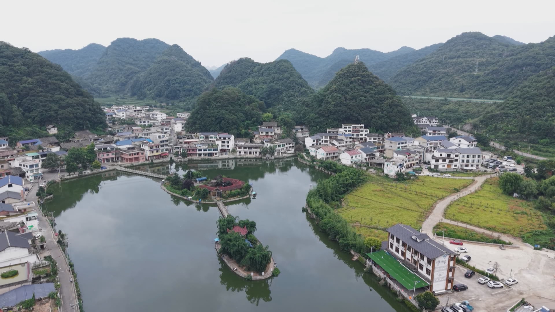 贵州新闻联播丨一个村“长出”100家民宿 安顺幺铺镇如何做到的？