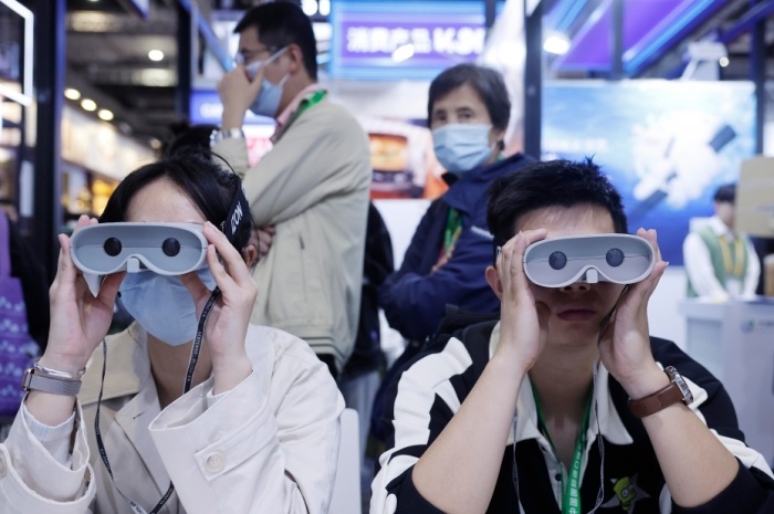 这种病盯上了年轻人，拿什么拯救你，职场干眼症？