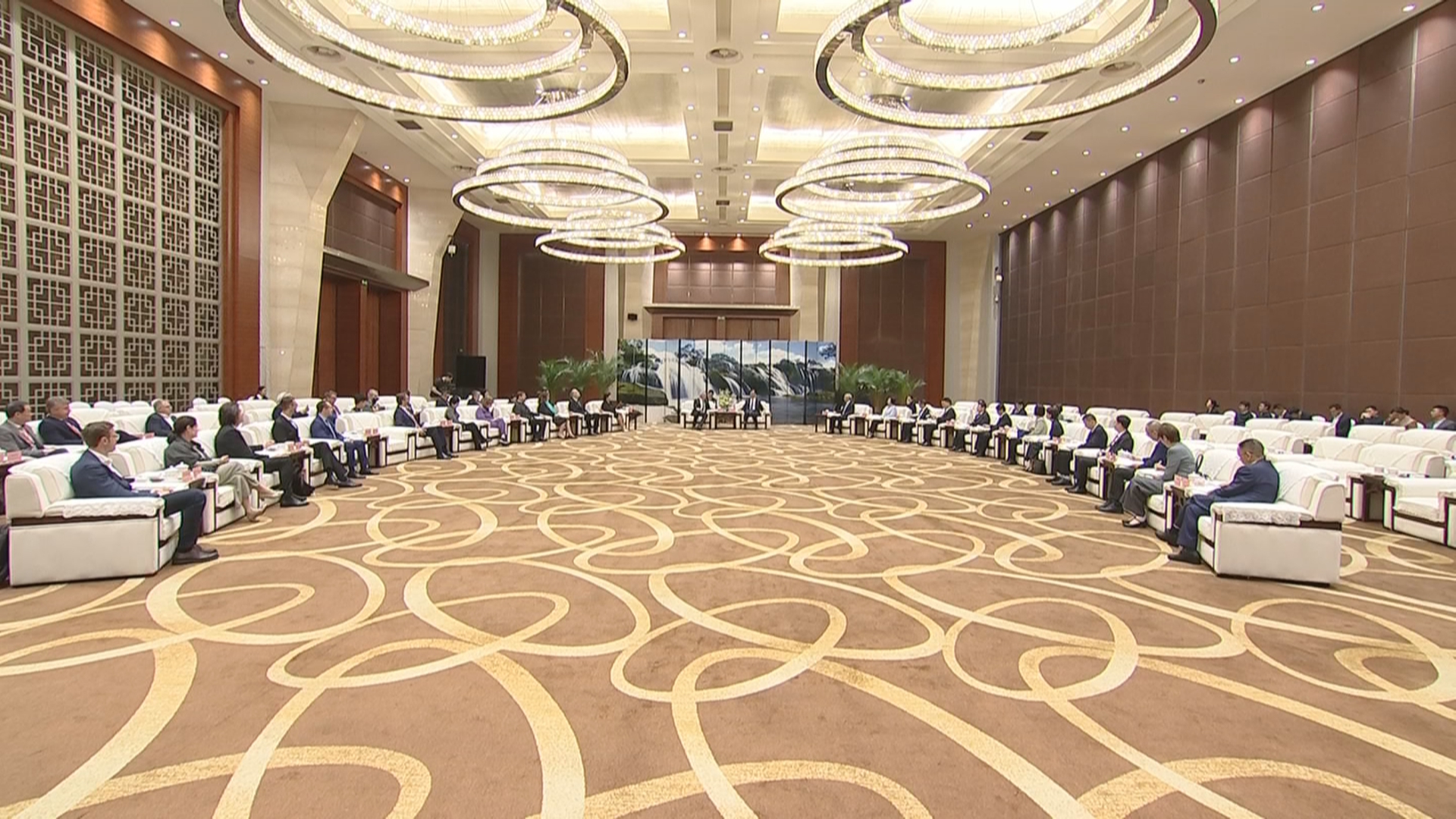 贵州新闻联播｜李炳军会见奥地利施蒂利亚州州长库纳塞克 贵州省与施蒂利亚州签署深化友城交流合作备忘录