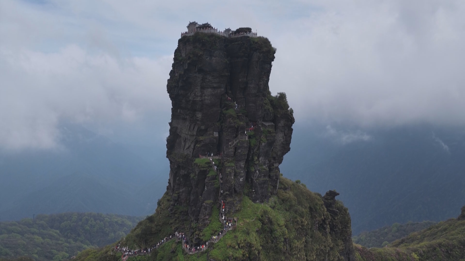 贵州新闻联播丨【直击旅游】梵净山：山上开花山脚香 老牌景区的新表达
