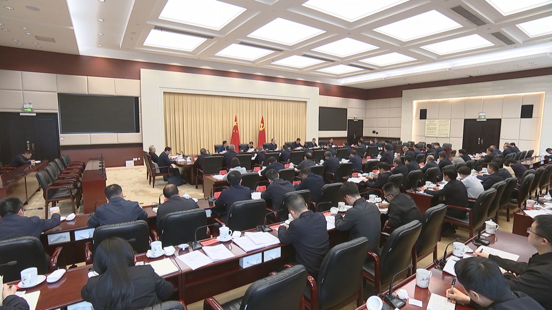 贵州新闻联播丨省委召开专题会议 牢固树立深入践行正确政绩观 坚决守住守好耕地红线生态底线
