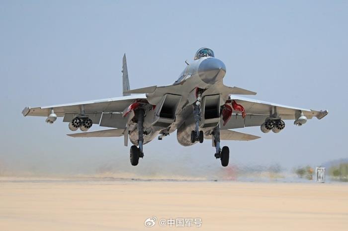 练的就是一个准！歼-15实弹投射高清现场大图来了