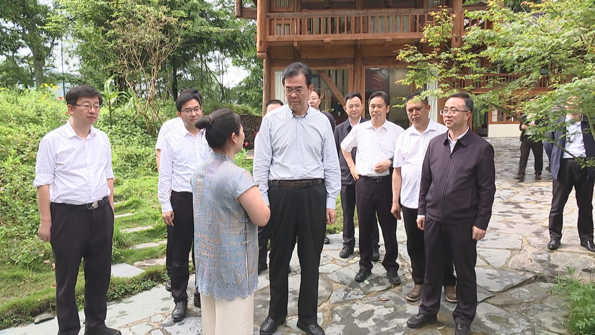 贵州新闻联播丨李炳军在铜仁市调研时强调 发展壮大特色优势产业 牢牢守住安全底线 以正确政绩观推动高质量发展取得更大成效