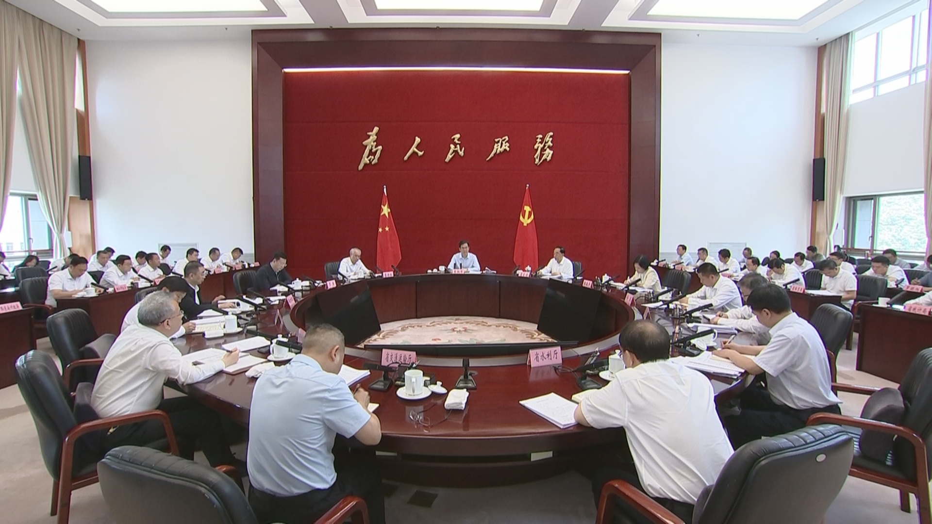 贵州新闻联播丨李炳军主持召开省政府专题会议   研究部署全省扩大有效投资工作
