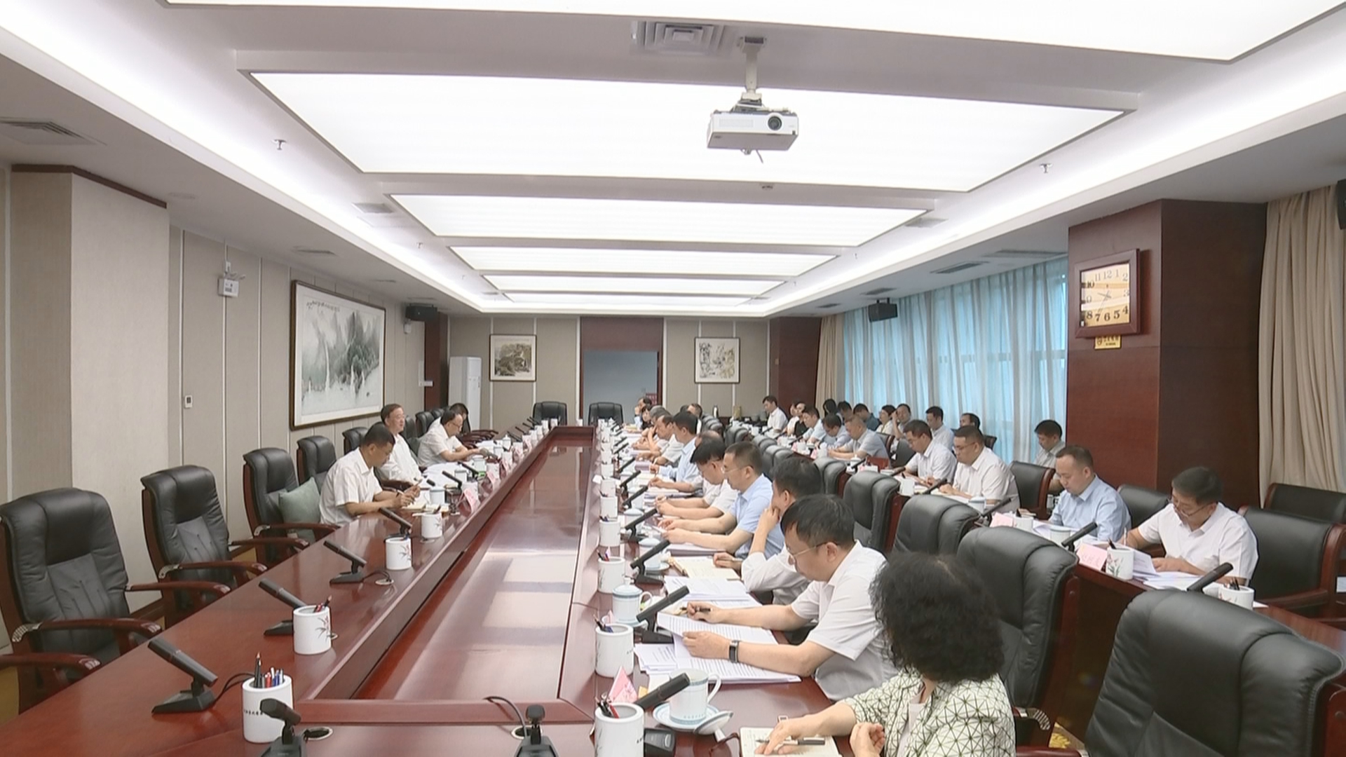 贵州新闻联播丨省政协党组理论学习中心组召开专题研讨会