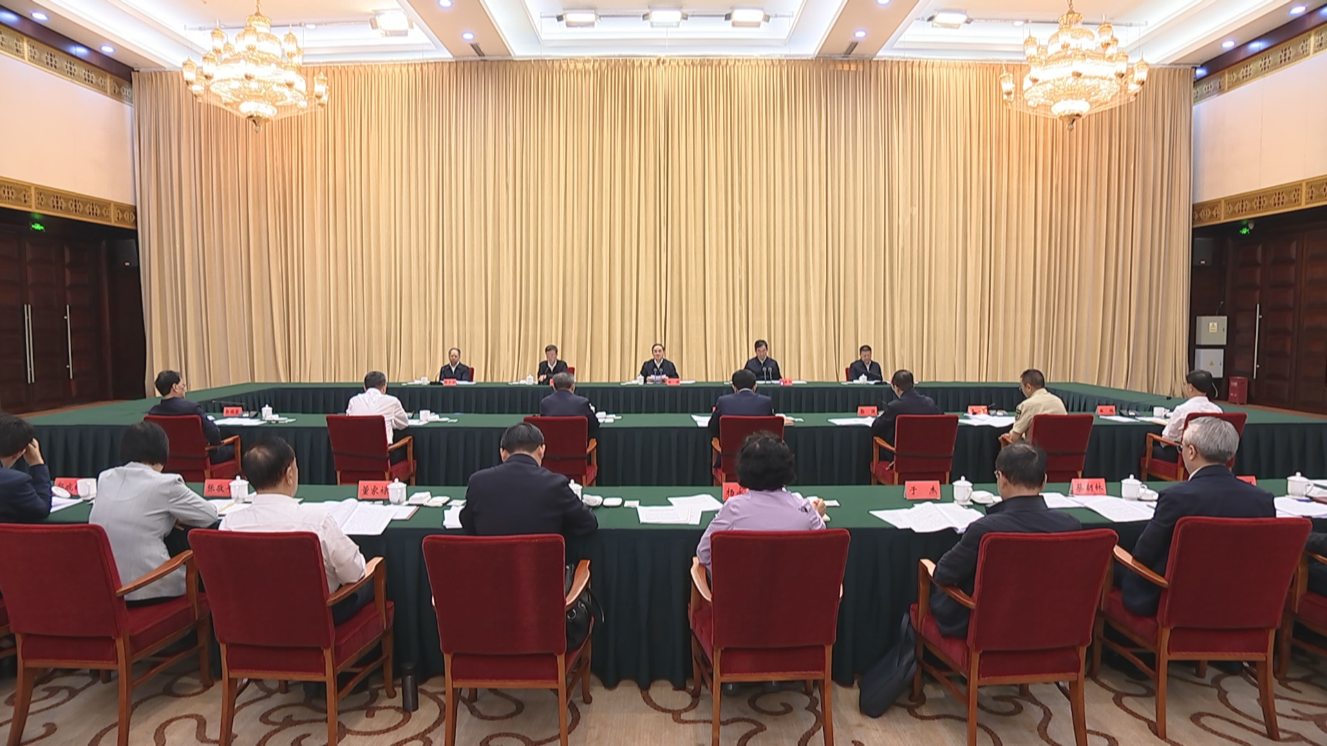 贵州新闻联播丨徐麟在省委理论学习中心组集中研讨会上强调 深学细悟习近平总书记坚持正确政绩观的理论和实践 以实干实绩坚定拥护“两个确立”坚决做到“两个维护”