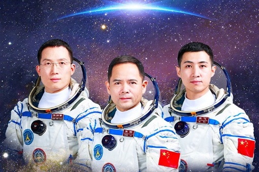 神舟二十一号航天员乘组平安抵京