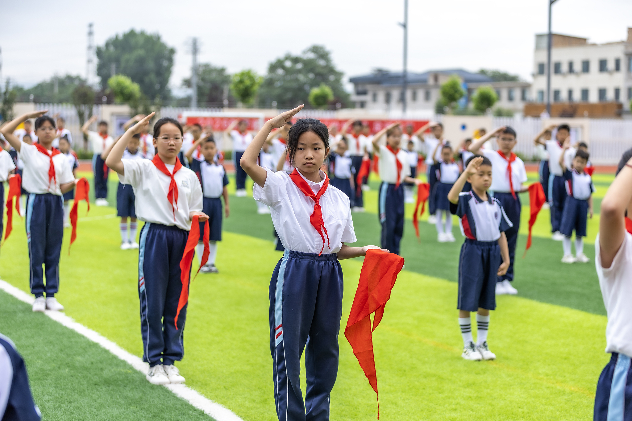 截至2025年底 全国共有少先队员1.12亿名