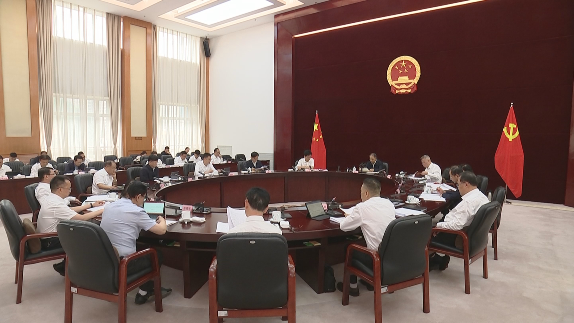 贵州新闻联播丨省人大常委会党组（扩大）会议暨理论学习中心组集中学习研讨会召开