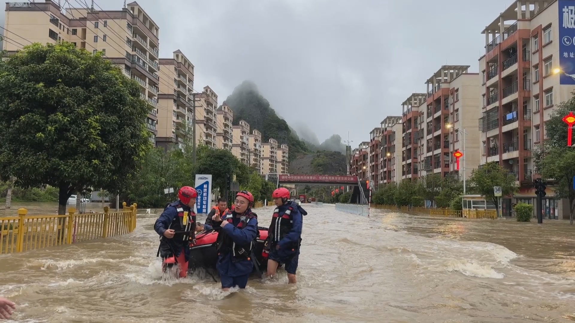 贵州新闻联播丨快速应对强降雨 各地全力做好群众转移和抢险工作