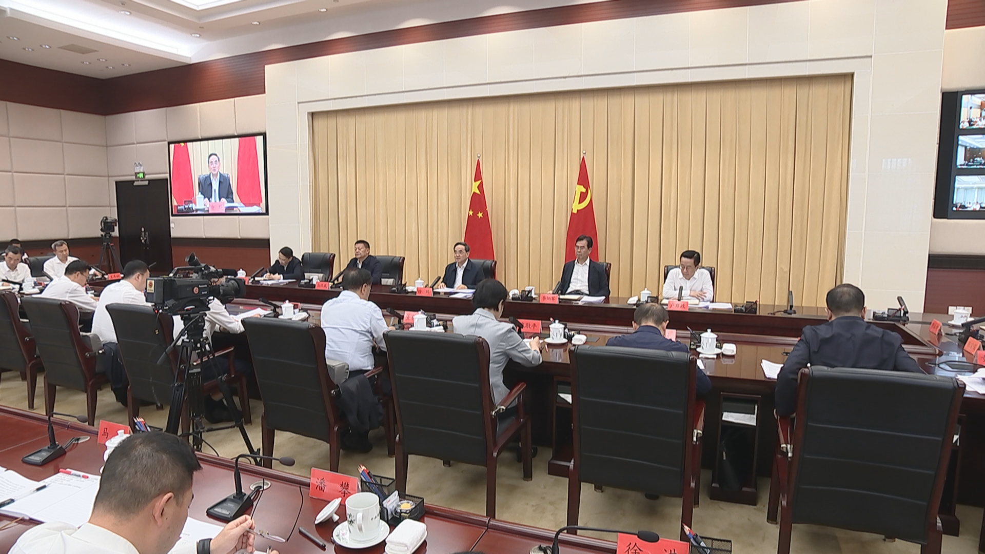 贵州新闻联播丨徐麟在全省树立和践行正确政绩观学习教育党政“一把手”带头抓整改整治会议上强调 带头扛牢责任动真碰硬解决重点难点问题 确保学习教育和集中整治取得实实在在成效